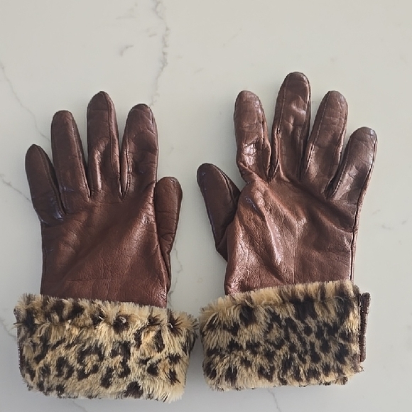 Isotoner Cashmere Lined Brown Leather Gloves with Faux Fur Cuff - Picture 1 of 8